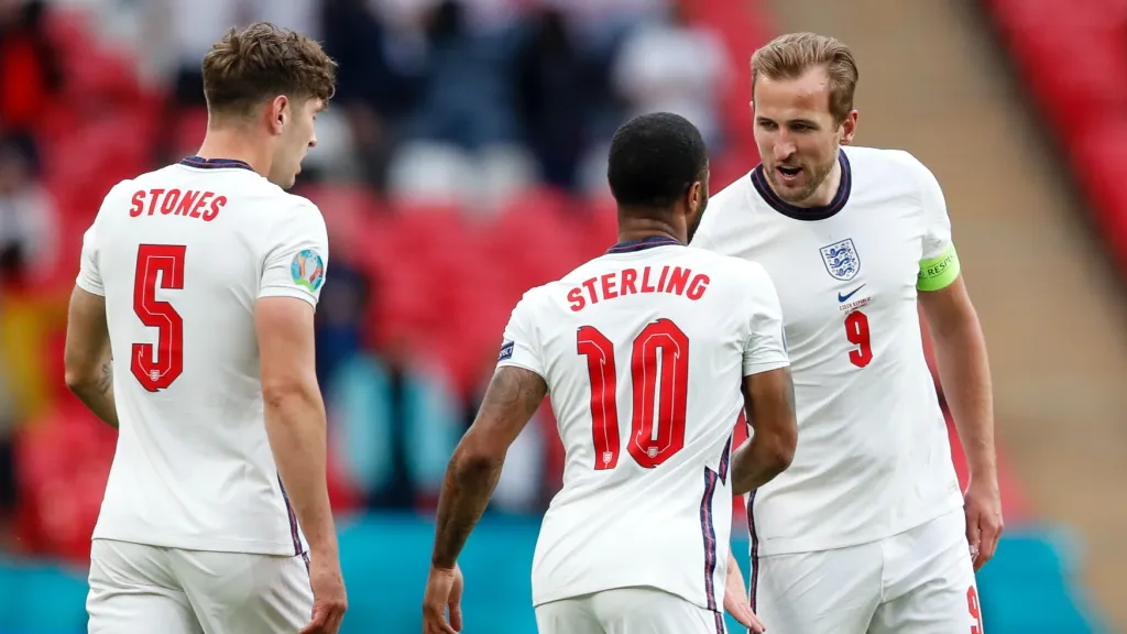 Kane gratuluje Sterlingovi