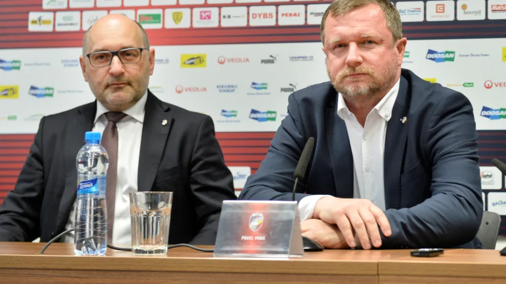 Pavel Vrba (vpravo) po boku majitele klubu Tomáše Paclíka