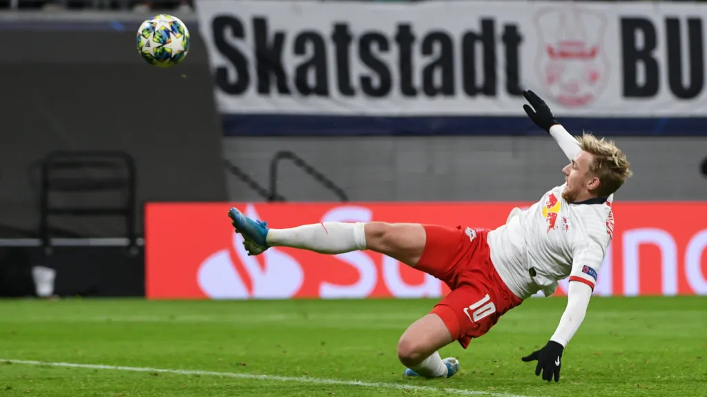 Emil Forsberg v utkání proti Benfice