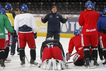 Alois Hadamczik s českými hokejisty