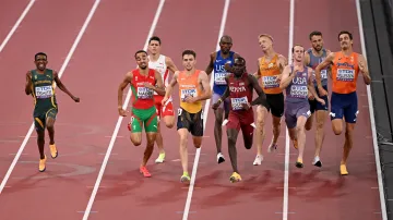 Olympijský vítěz Hocker byl v semifinále patnáctistovky diskvalifikován