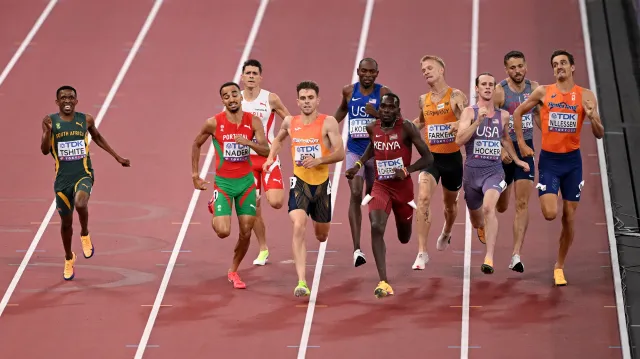 Olympijský vítěz Hocker byl v semifinále patnáctistovky diskvalifikován