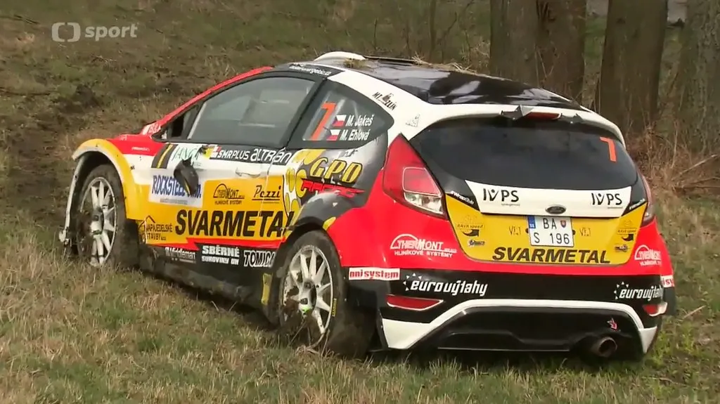 Vůz Mirka Jakeše po nehodě na Valašské Rallye