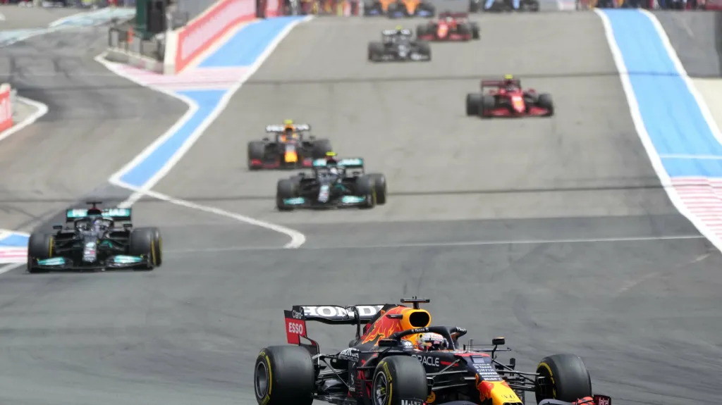 Max Verstappen vede GP Francie
