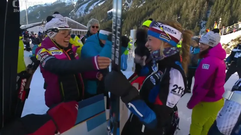Závěr sprintu žen v Anterselvě a radost vítězné Markéty Davidové
