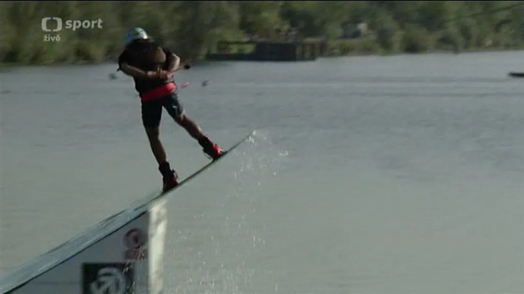 Na hlučínské štěrkovně se z vítězství radoval wakeboardista Hanes
