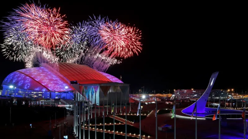 Ohňostroj nad stadionem Fišt při zahájení Her