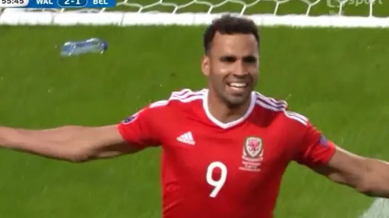 Gól v utkání Wales - Belgie: Robson-Kanu - 2:1 (55. min.)