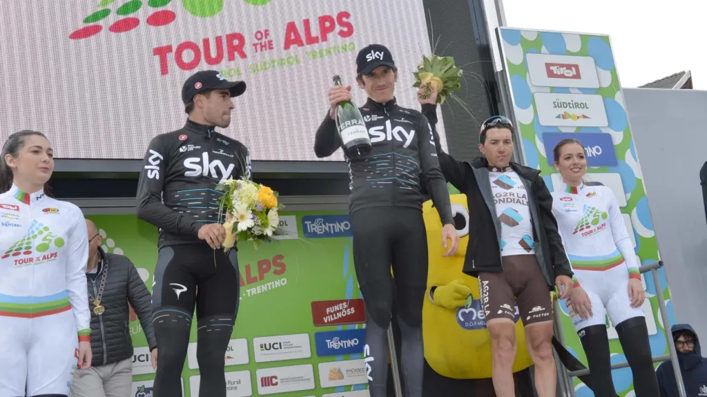 Mikel Landa a Geraint Thomas na pódiu závodu Tour des Alps