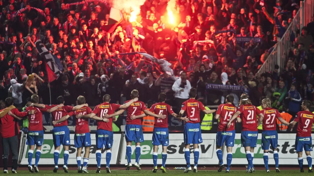 Plzeňští fotbalisté se svými fanoušky