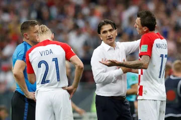Chorvatský kouč Zlatko Dalič diskutuje se svými svěřenci