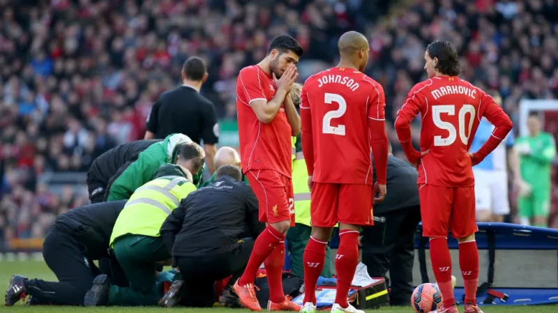 Ošetřování Martina Škrtela v utkání s Blackburnem