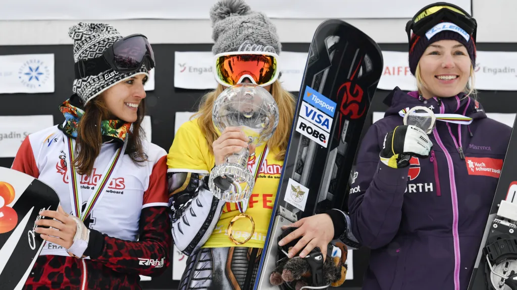 Ester Ledecká se již potřetí raduje ze zisku velkého křišťálového glóbu