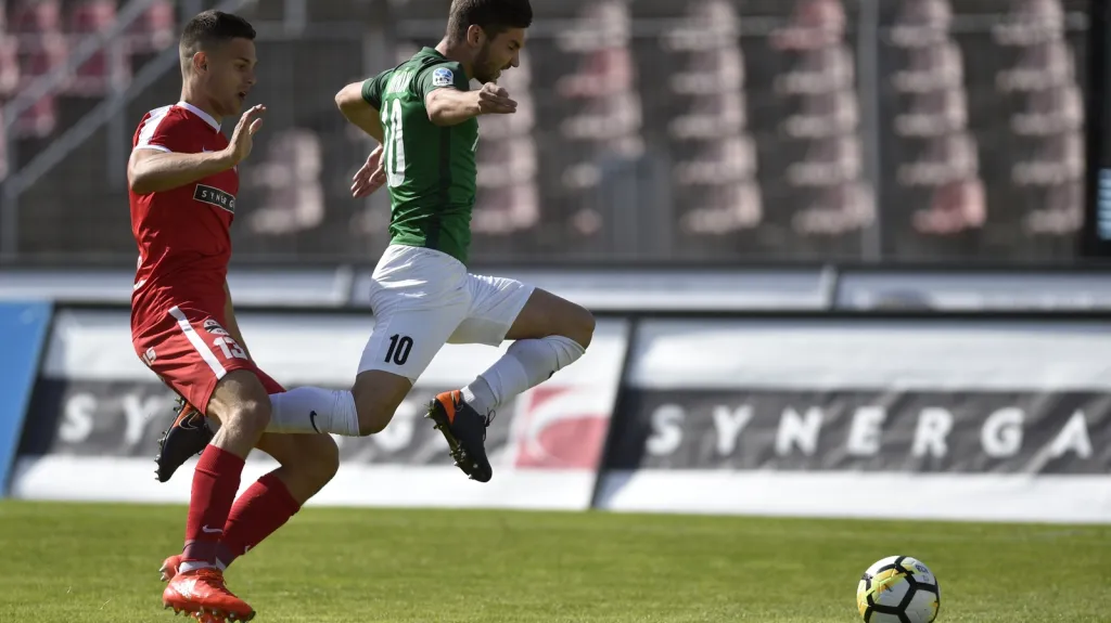 Lukáš Vraštil v utkání s Jabloncem