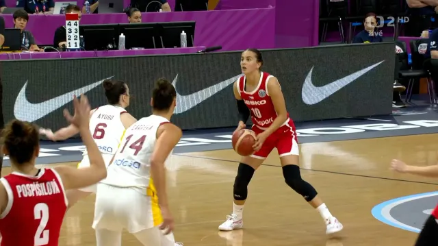 Dalekonosná trojka Hamzové proti Španělsku