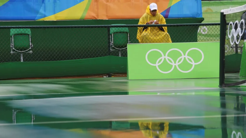 Louže v olympijském tenisovém areálu