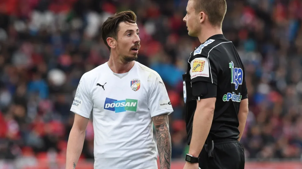 Milan Petržela v diskusi se sudím v utkání s Brnem