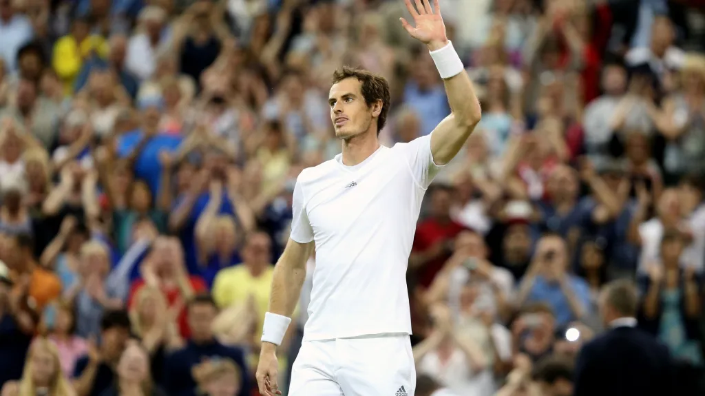 Andy Murray slaví postup do finále Wimbledonu