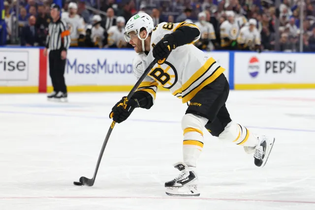 Pastrňák gólem v prodloužení udržel Boston v sérii s Buffalem