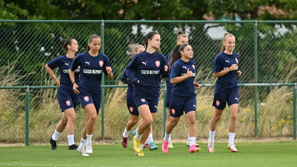 České fotbalistky do 19 let na tréninku