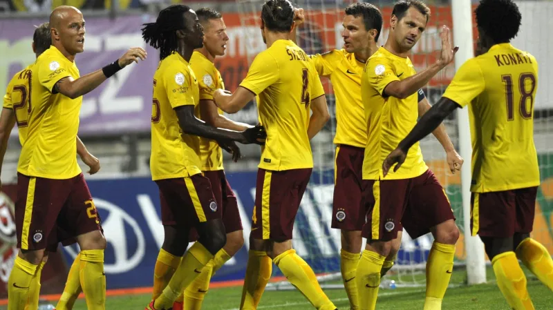 Slavící fotbalisté Sparty