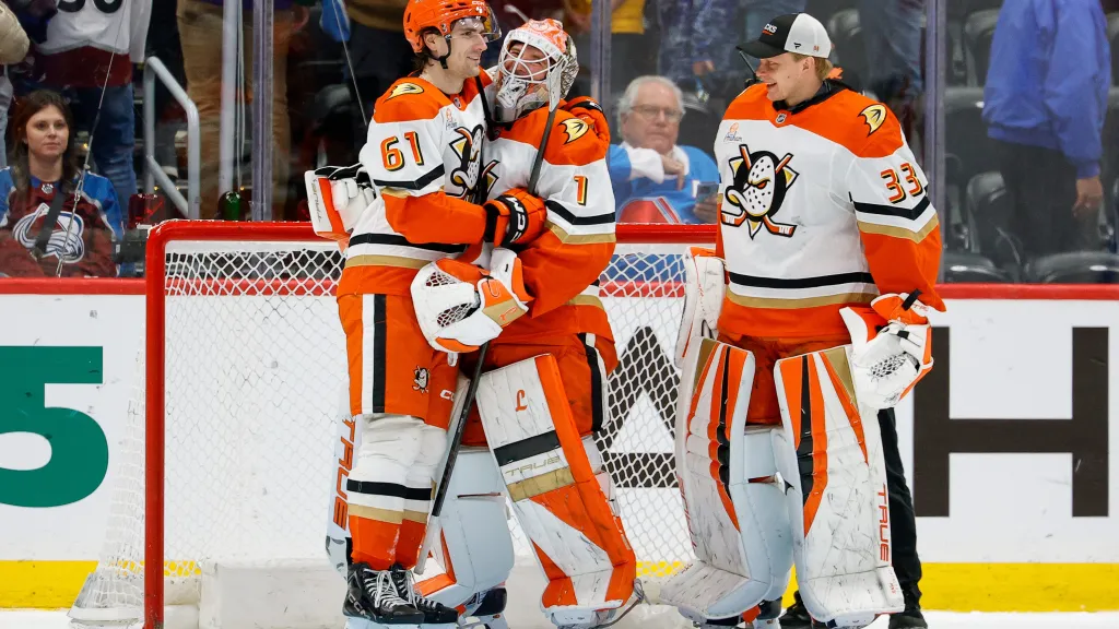 Lukáš Dostál (uprostřed)