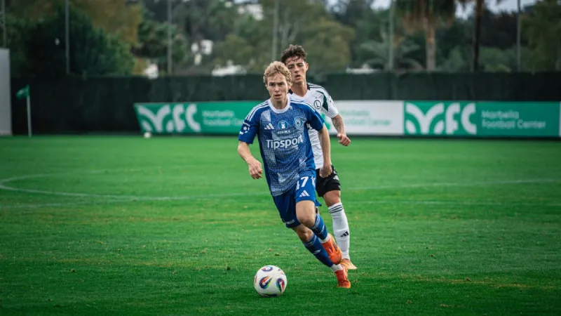 Michal Beran v utkání s Legií Varšava