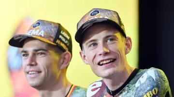 Wout van Aert a Jonas Vingegaard během týmové prezentace