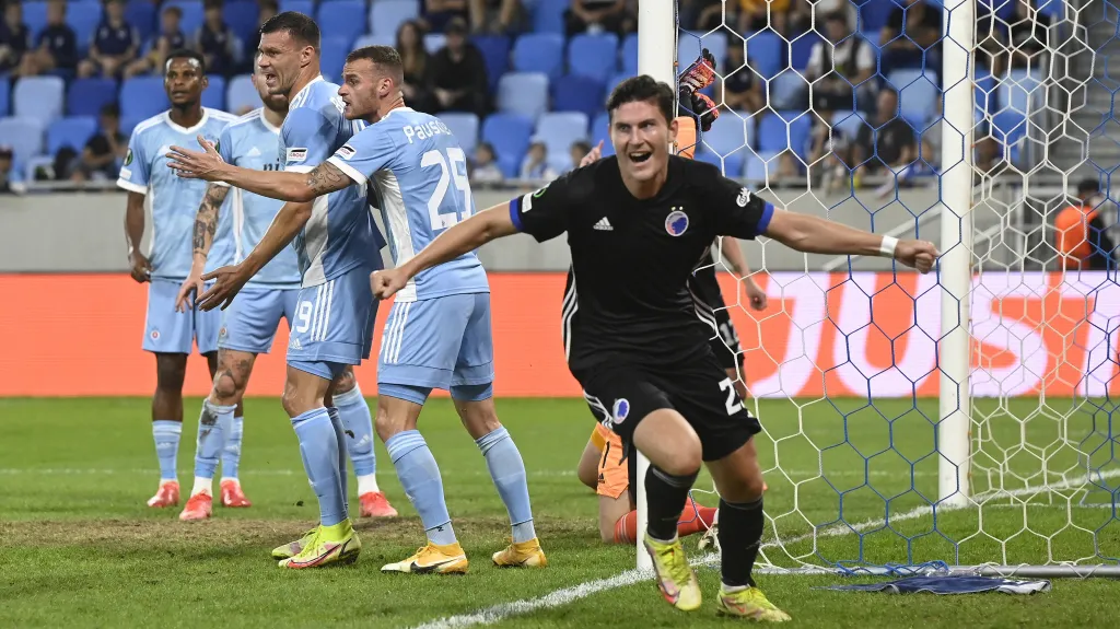 Jonas Wind z Kodaně slaví gól v síti Slovanu Bratislava