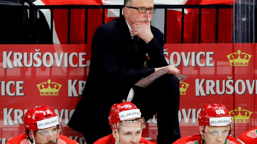 Trenér Dave Lewis na běloruské střídačce