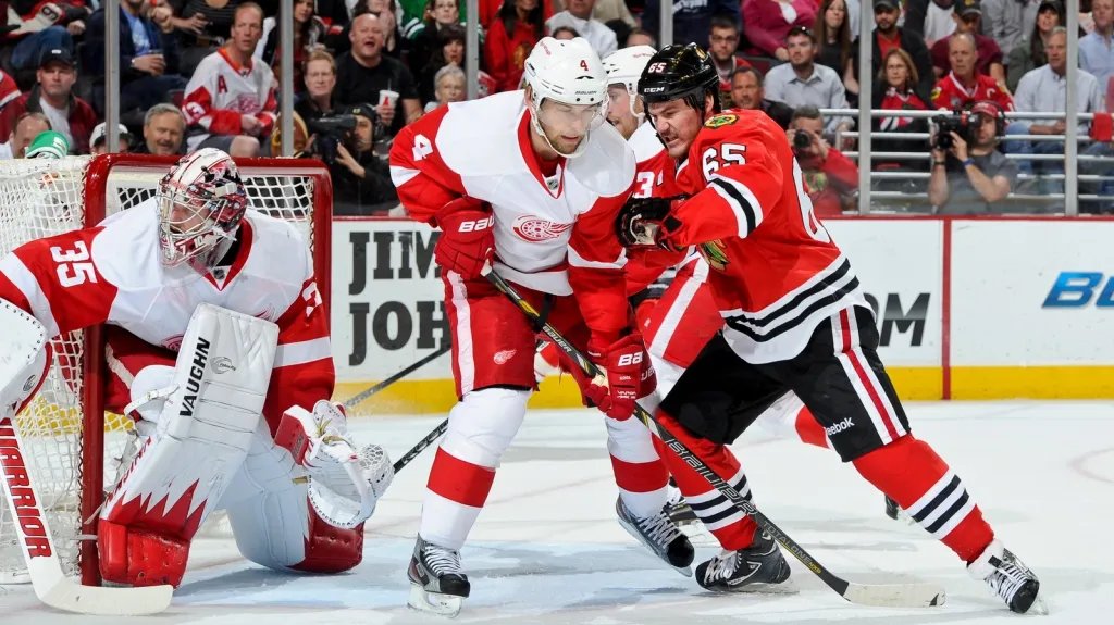 Jakub Kindl v zápase proti Chicagu