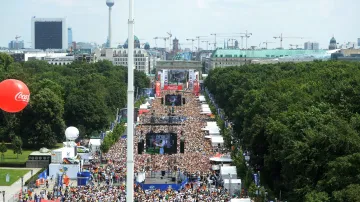 Davy fanoušků u Braniborské brány