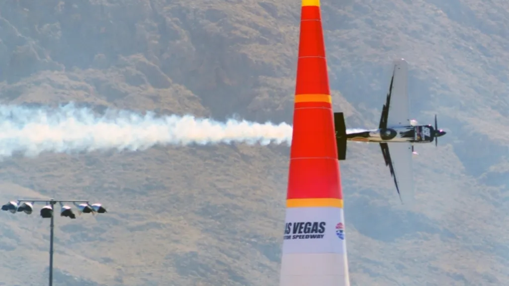 Matthias Dolderer v Red Bull Air Race