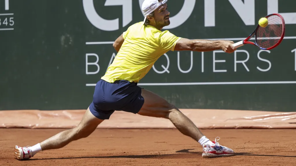 Macháč porazil Djokoviče a zahraje si poprvé o titul