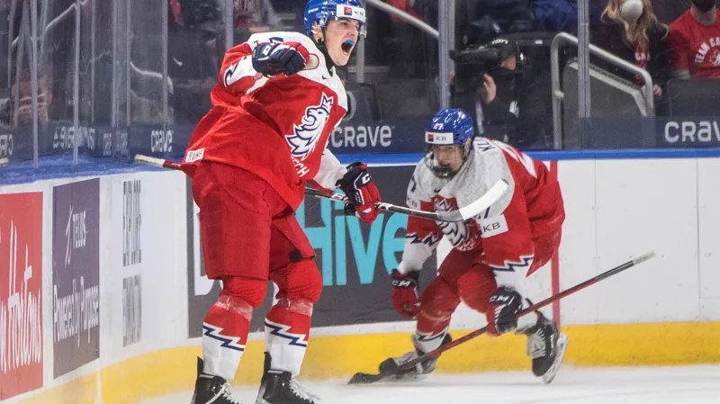 Stanislav Svozil slaví branku v juniorské reprezentaci