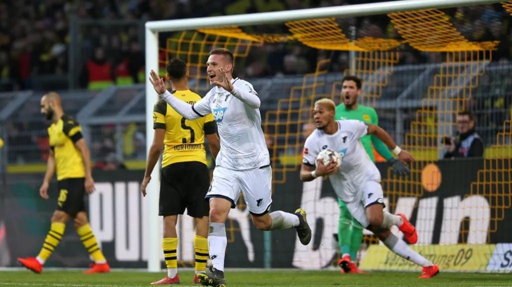 Pavel Kadeřábek z Hoffenheimu se raduje ze vstřeleného gólu v Dortmundu