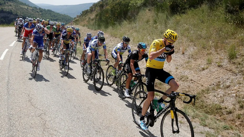 Chris Froome v čele pelotonu