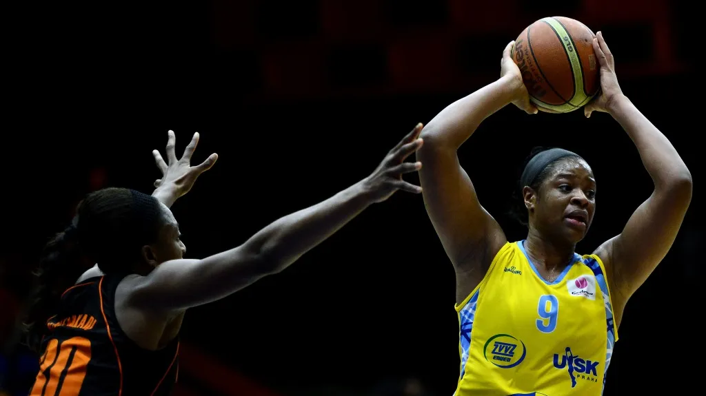 Kia Vaughnová v dresu USK