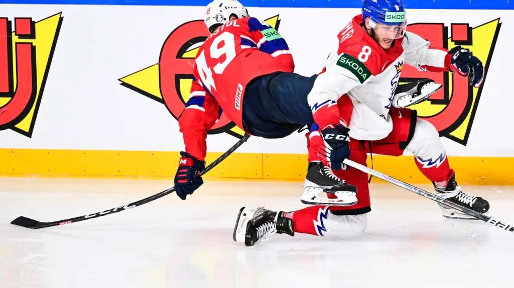 Ondřej Beránek v souboji v utkání s Norskem