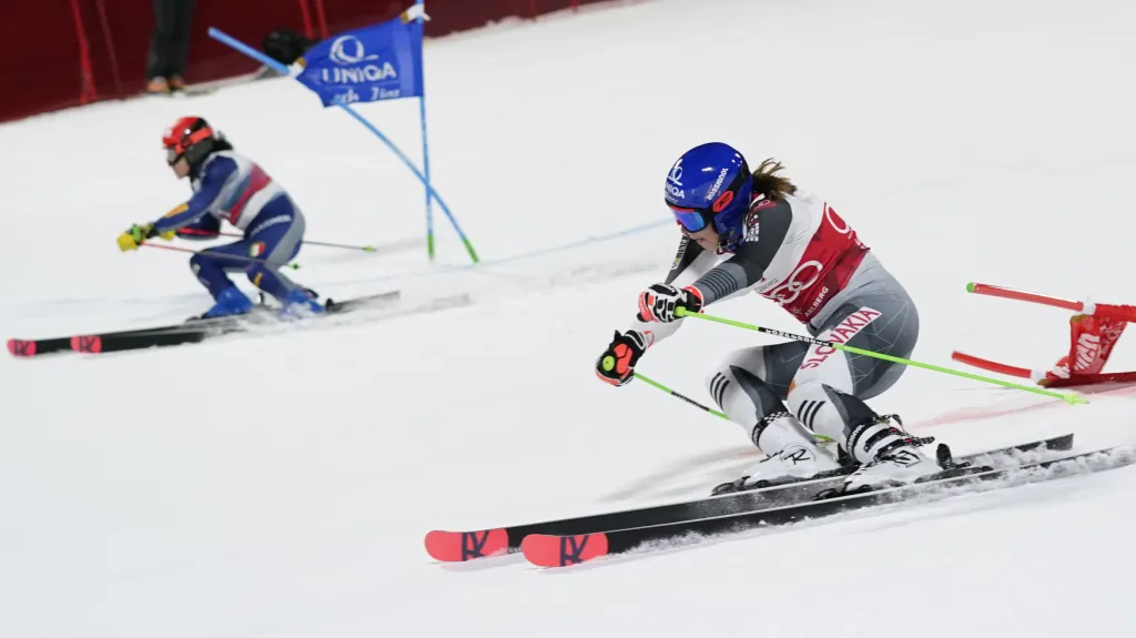 Petra Vlhová (vpravo) v souboji s Federicou Brignoneovou