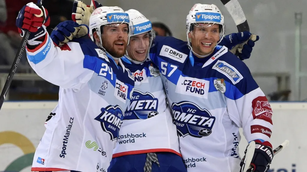 Hokejisté Komety Brno slaví gól