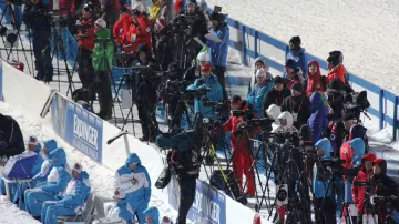 Biatlonoví trenéři u střelnice