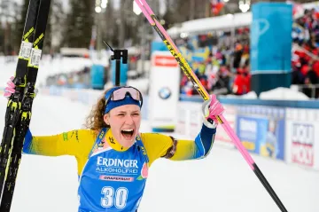 Švédka Hanna Öbergová slaví zlato na domácím MS ve vytrvalostním závodě