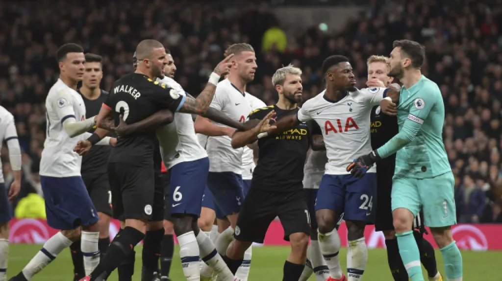 V souboji mezi Tottenhamem a Manchesterem nebyla nouze o emoce