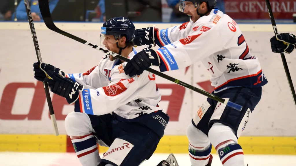 Radující se Radoslav Tybor a Ondřej Roman z Vítkovic