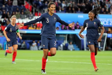 Wendie Renardová se raduje z branky