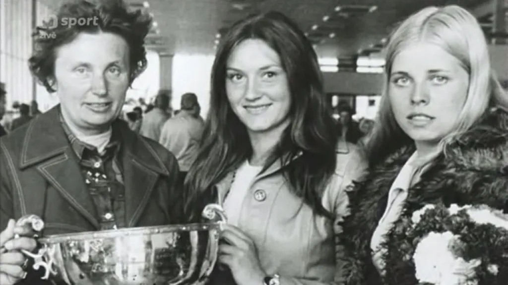 Vítězný tým Poháru federace, vpravo Miroslava Bendlová-Koželuhová