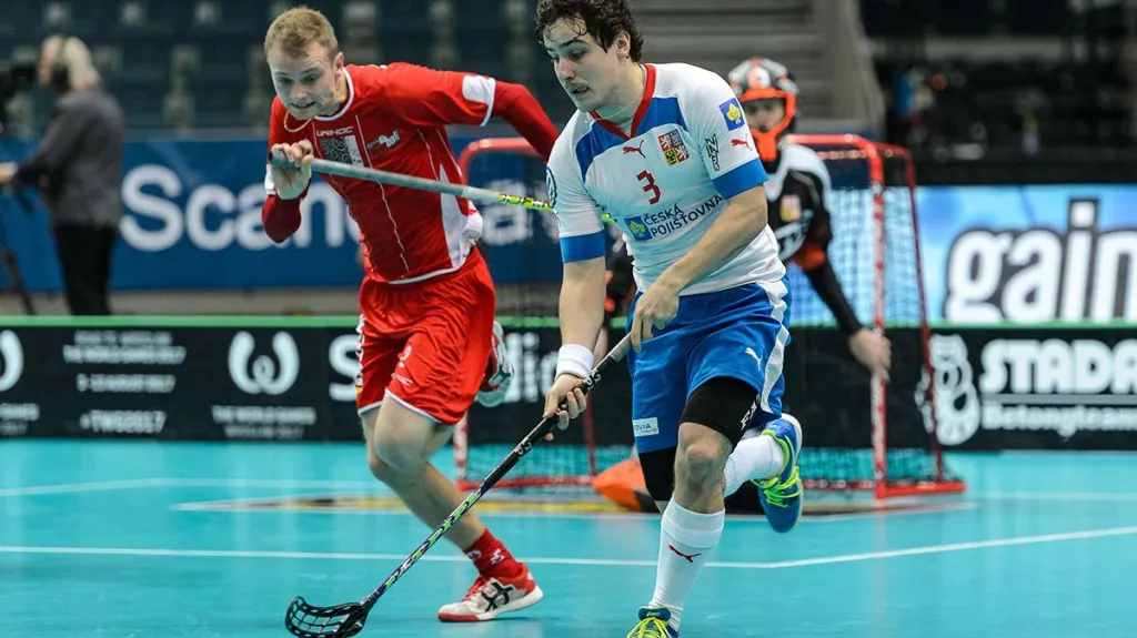 Michal Podhráský v utkání s Dány