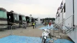 Ulička obytných karavanů jezdců MotoGP