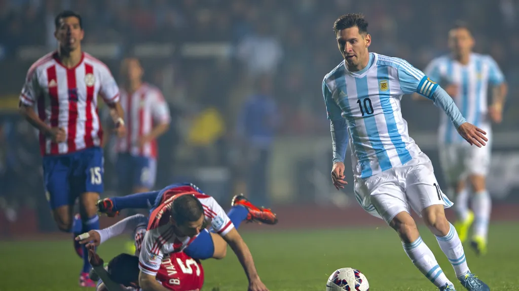 Lionel Messi v utkání s Paraguayí